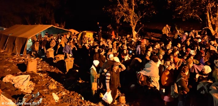 People queuing at the Serbia-Croatia border waiting to board buses to the camp of Opatovac inside Croatia, 21 October 2015