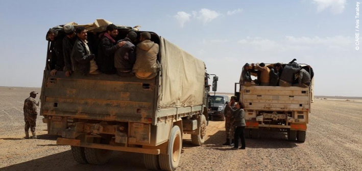 Syrian refugees being transferred from a temporary camp at the Syrian-Jordanian border to Zaatari camp in 2014