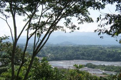 The Ecuadorian Amazon rainforest. &copy; CARE / Kate Ives 2007  